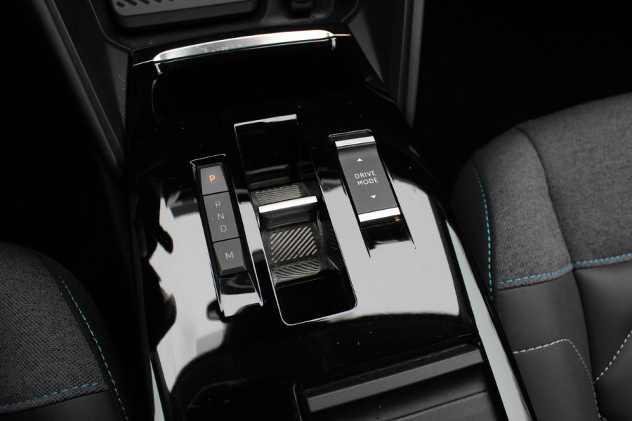 Citroën C4 1.2 Puretech Shine / Camera / Head-up / Keyless / Leder / 18'' / Navigatie / DAB / Dodehoek / ACC / Virtual Cockpit