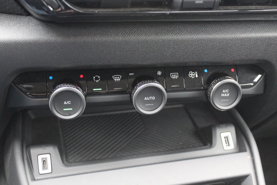 Citroën C4 1.2 Puretech Shine / Camera / Head-up / Keyless / Leder / 18'' / Navigatie / DAB / Dodehoek / ACC / Virtual Cockpit