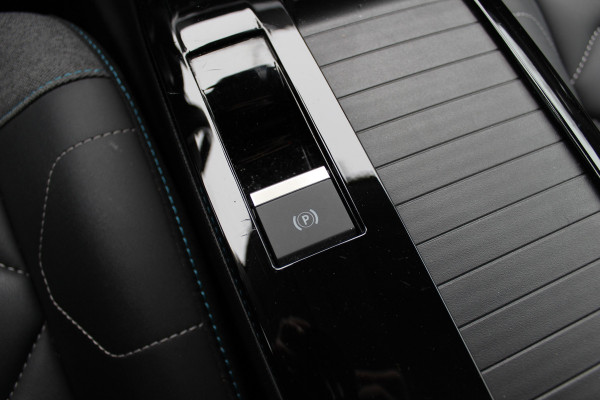 Citroën C4 1.2 Puretech Shine / Camera / Head-up / Keyless / Leder / 18'' / Navigatie / DAB / Dodehoek / ACC / Virtual Cockpit