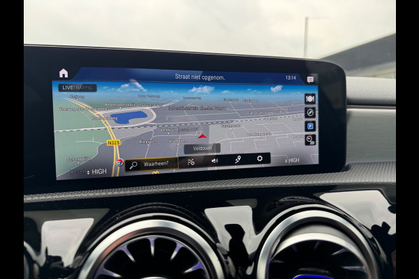 Mercedes-Benz A-Klasse 180 AMG Sfeerverlichting Leder Led 2021