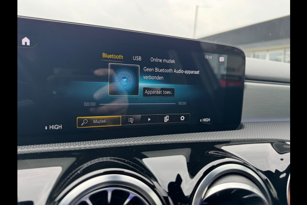 Mercedes-Benz A-Klasse 180 AMG Sfeerverlichting Leder Led 2021