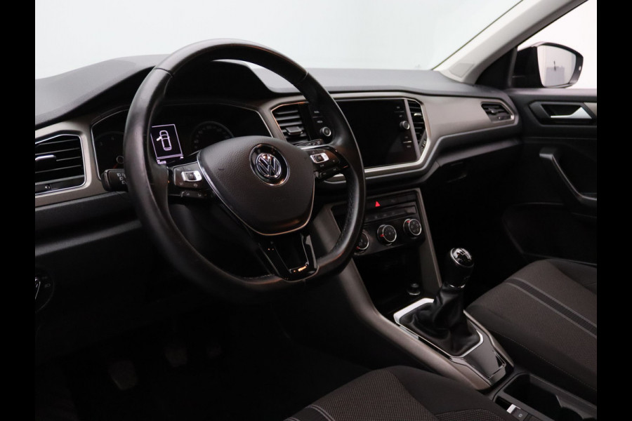 Volkswagen T-Roc TSI Style Business 115pk Adapt. Cruise | Carplay | Navi | Parkeersens. v+a