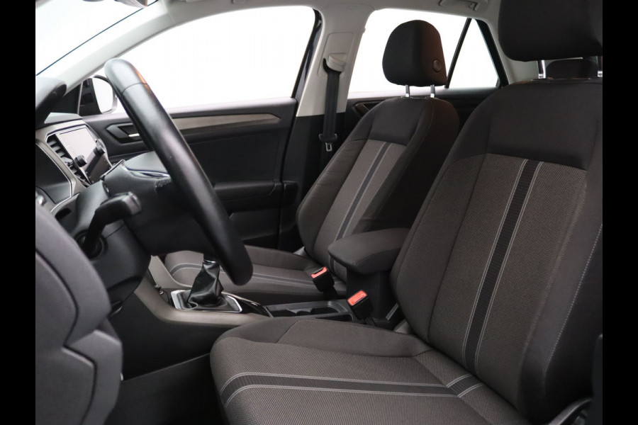Volkswagen T-Roc TSI Style Business 115pk Adapt. Cruise | Carplay | Navi | Parkeersens. v+a