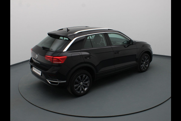 Volkswagen T-Roc TSI Style Business 115pk Adapt. Cruise | Carplay | Navi | Parkeersens. v+a