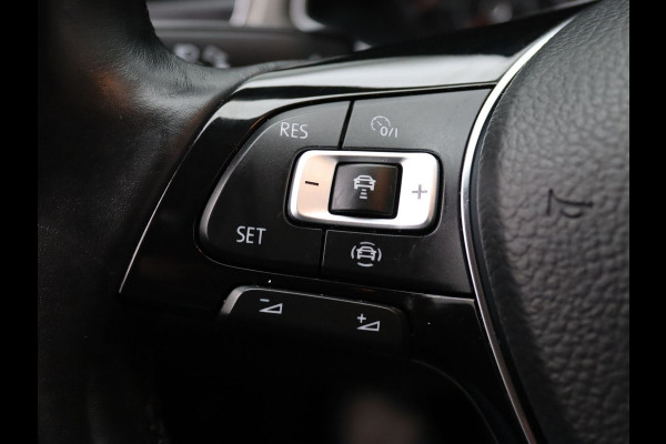 Volkswagen T-Roc TSI Style Business 115pk Adapt. Cruise | Carplay | Navi | Parkeersens. v+a