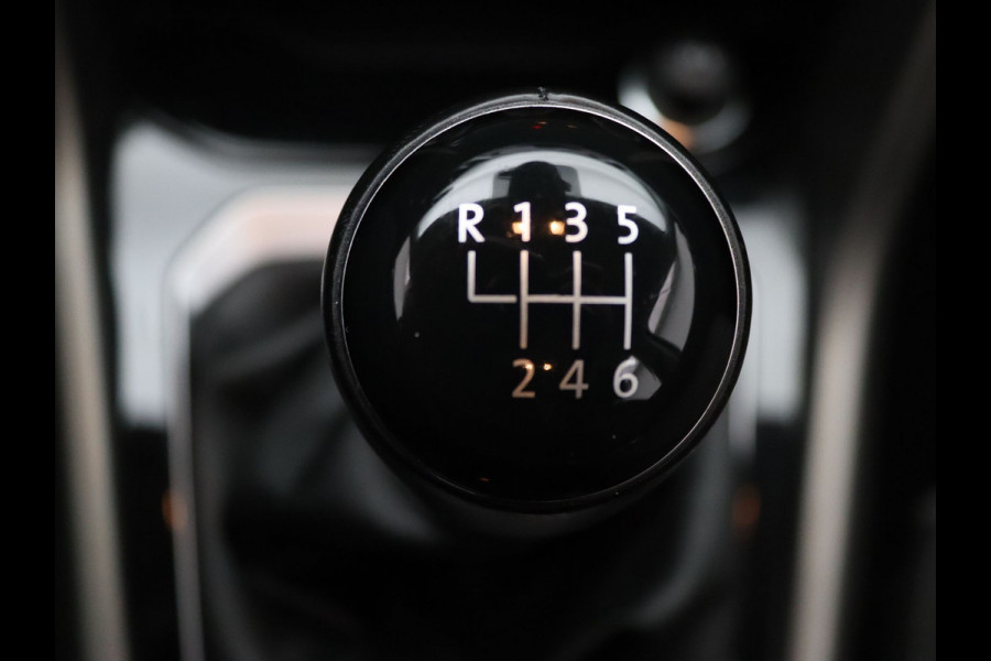 Volkswagen T-Roc TSI Style Business 115pk Adapt. Cruise | Carplay | Navi | Parkeersens. v+a