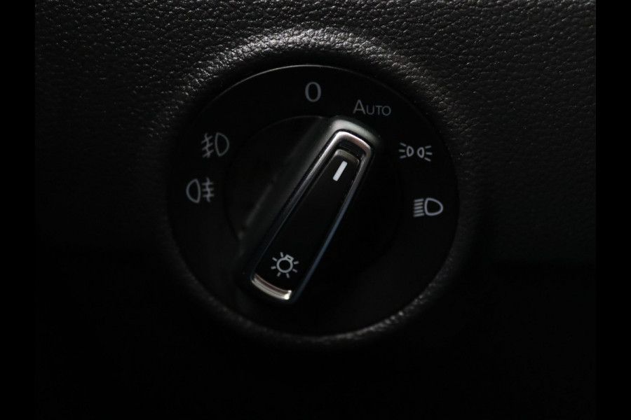 Volkswagen T-Roc TSI Style Business 115pk Adapt. Cruise | Carplay | Navi | Parkeersens. v+a