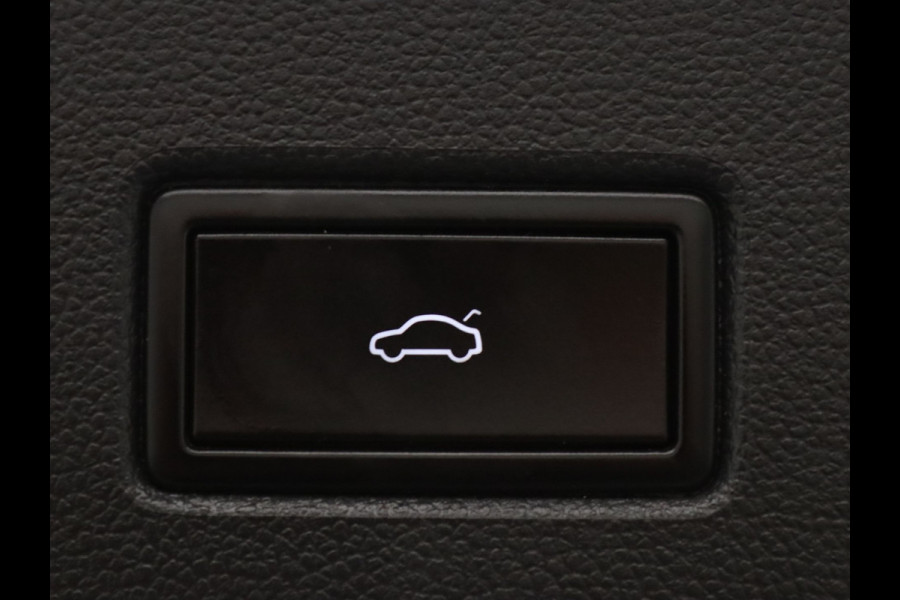 Volkswagen T-Roc TSI Style Business 115pk Adapt. Cruise | Carplay | Navi | Parkeersens. v+a