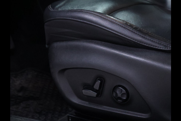 Jeep Compass 1.3T S [SCHUIFKANTELDAK, STOELVERWARMING, STUURVERWARMING, ACHTERUITRIJCAMERA, PARKEERSENSOREN V+A, CRUISE CONTROL, ELEKTRISCHE STOELEN, NIEUWSTAAT]