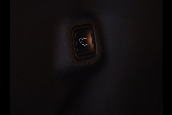 Jeep Compass 1.3T S [SCHUIFKANTELDAK, STOELVERWARMING, STUURVERWARMING, ACHTERUITRIJCAMERA, PARKEERSENSOREN V+A, CRUISE CONTROL, ELEKTRISCHE STOELEN, NIEUWSTAAT]