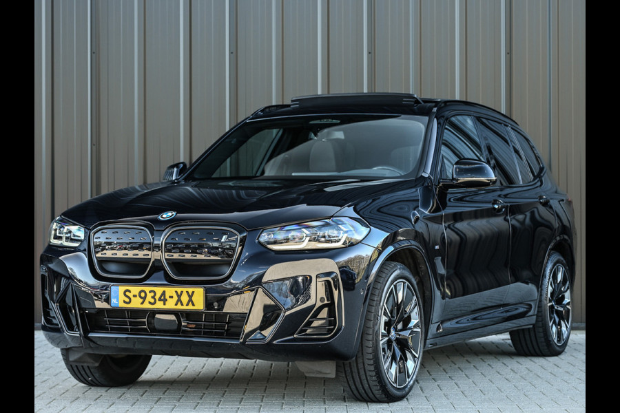 BMW iX3 High Executive 80 kWh M-Sport | Soh 100% | Facelift | Panoramadak | Comfort access | Trekhaak | Shadow-line | Sport seats | Active cruise | 360 camera | Head-up | Harman/Kardon