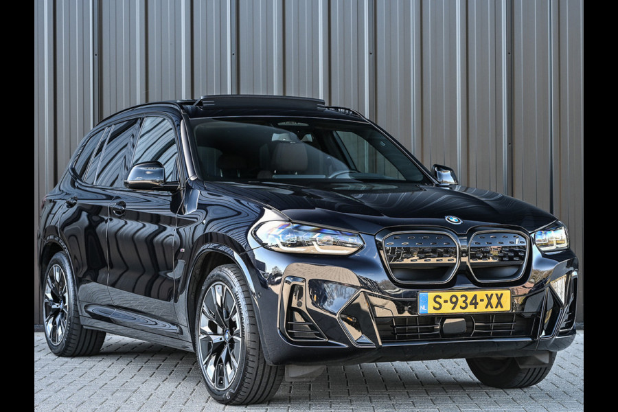 BMW iX3 High Executive 80 kWh M-Sport | Soh 100% | Facelift | Panoramadak | Comfort access | Trekhaak | Shadow-line | Sport seats | Active cruise | 360 camera | Head-up | Harman/Kardon