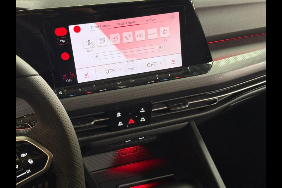 Volkswagen Golf 2.0 TSI GTI CLUBSPORT | Pano | Stoel/Stuurverwarming | IQ Light | Camera | Harman Kardon