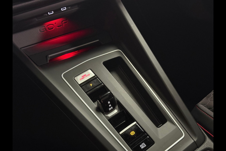 Volkswagen Golf 2.0 TSI GTI CLUBSPORT | Pano | Stoel/Stuurverwarming | IQ Light | Camera | Harman Kardon