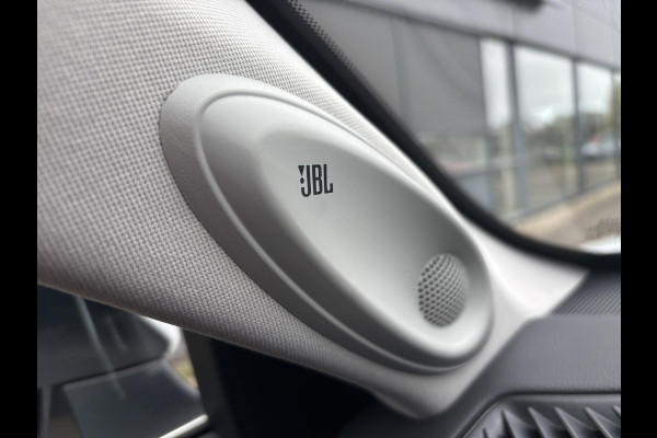 Toyota highlander 2.5 AWD Hybrid Premium | 7p |  Panoramadak | 360 graden camera | Platinum Pearl White | Adaptieve cruisecontrol | JBL audio | Head up Display | Stoelverwarming | Achterbank verwarmd