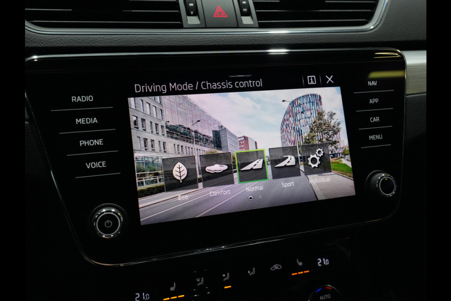 Škoda Superb Combi 1.4 TSI iV 204pk PHEV Business Edition Plus Trekhaak | Camera | Memory | Carplay | 18" | LED