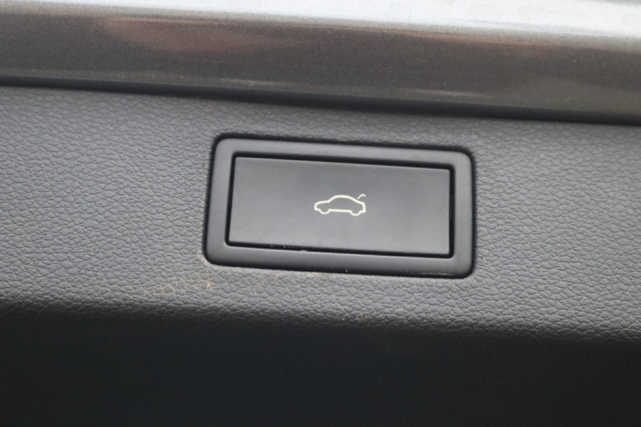 Škoda Kamiq 1.5 TSI 150PK Automaat Monte Carlo Pano-dak/Navigatie/Camera/Elektr.-klep