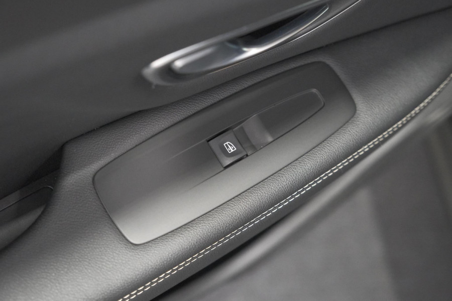 Renault Scénic TCe 140 EDC Intens | Navigatie | Apple Carplay | Parkeersensoren | Cruise Control