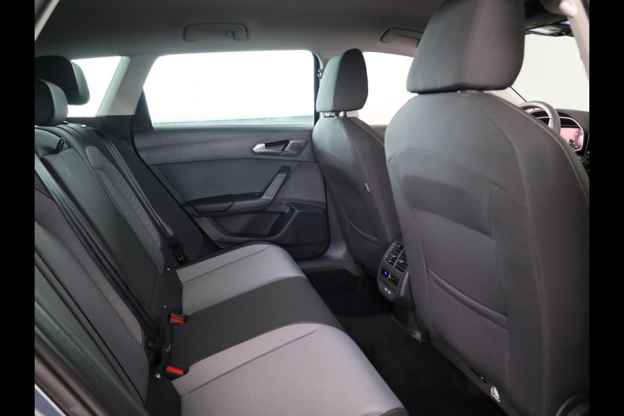 Seat Leon Sportstourer 1.5 TSI e-Hybrid Style Business Intense | Magnetic Tech Metallic | Matrix LED Koplampen