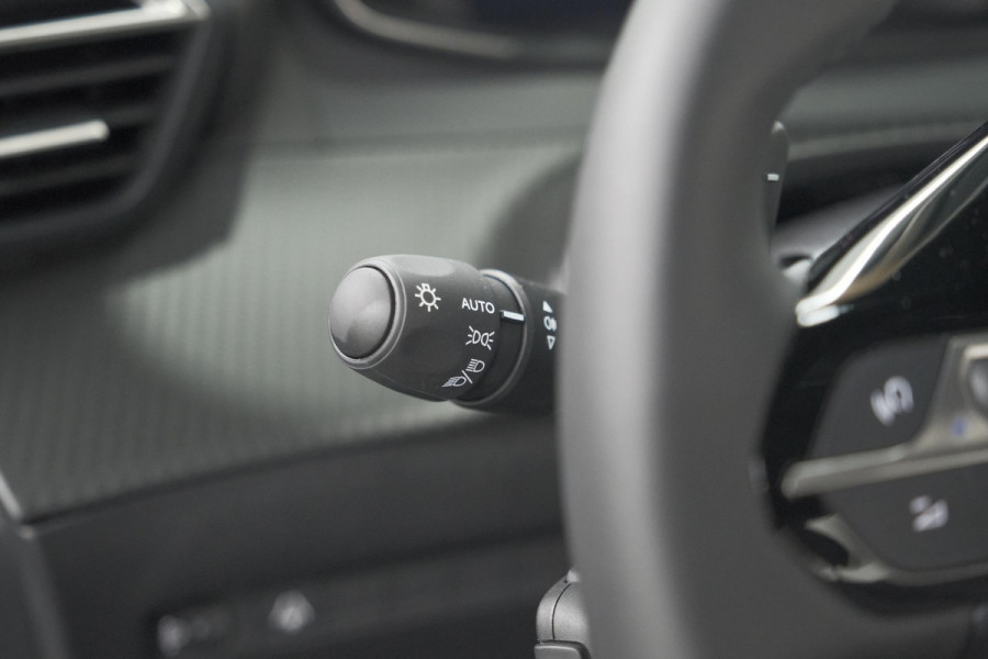 Peugeot 2008 1.2 Hybrid 145 Allure | 360 Camera | Adaptieve Cruise Control | Dodehoekdetectie | Apple Carplay
