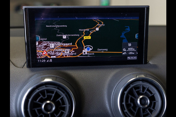 Audi Q2 35 TFSI Advanced edition / 150pk / Stoelverwarming / Adaptieve cruise control / Elektrische achterklep /