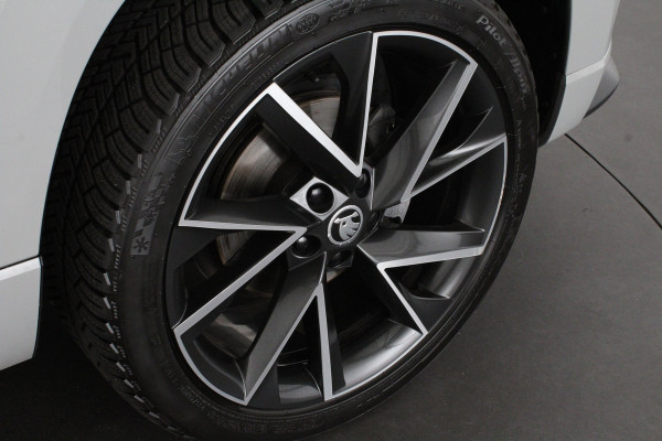 Škoda Karoq 1.5 TSI ACT Sportline Business > 150pk/Camera/Trekhaak wegklapbaar/Steel Grey/19inch...