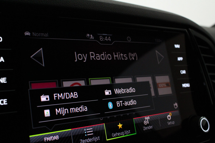 Škoda Karoq 1.5 TSI ACT Sportline Business > 150pk/Camera/Trekhaak wegklapbaar/Steel Grey/19inch...