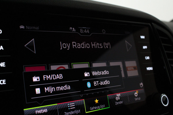 Škoda Karoq 1.5 TSI ACT Sportline Business > 150pk/Camera/Trekhaak wegklapbaar/Steel Grey/19inch...