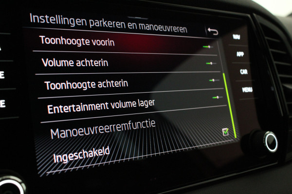 Škoda Karoq 1.5 TSI ACT Sportline Business > 150pk/Camera/Trekhaak wegklapbaar/Steel Grey/19inch...