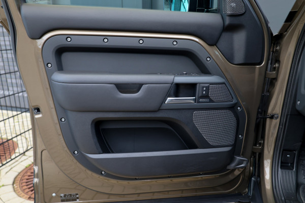 Land Rover Defender 110 3.0 P400 110 X | NAP | FULL OPTION! | €153.798 NP! | 22'' URBAN | MERIDIAN SURROUND | STANDKACHEL | ELEK TREKHAAK |