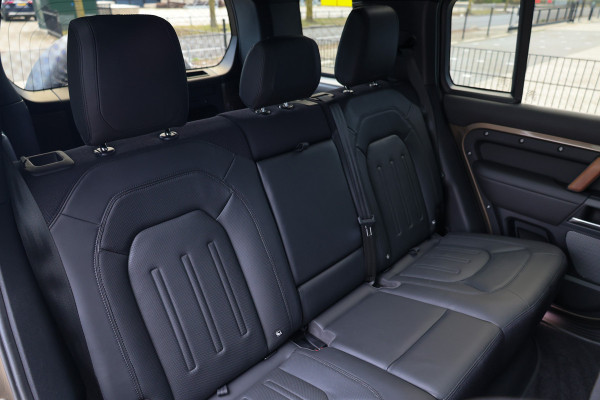 Land Rover Defender 110 3.0 P400 110 X | NAP | FULL OPTION! | €153.798 NP! | 22'' URBAN | MERIDIAN SURROUND | STANDKACHEL | ELEK TREKHAAK |