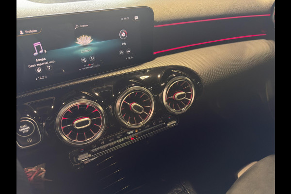 Mercedes-Benz A-Klasse 220 Premium Plus | AMG |Pano | Geheugen Sportstoelen | Sfeer | Night-Pakket |