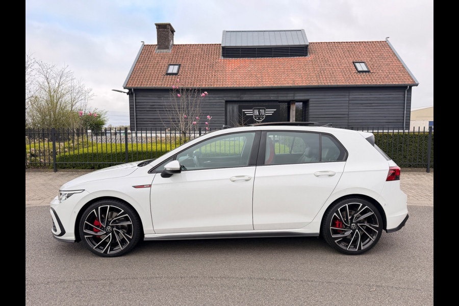 Volkswagen Golf 2.0 TSI GTI Panoramadak Leer Stoelverwarming/Verkoeling Camera Keyless entry