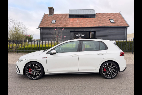 Volkswagen Golf 2.0 TSI GTI Panoramadak Leer Stoelverwarming/Verkoeling Camera Keyless entry