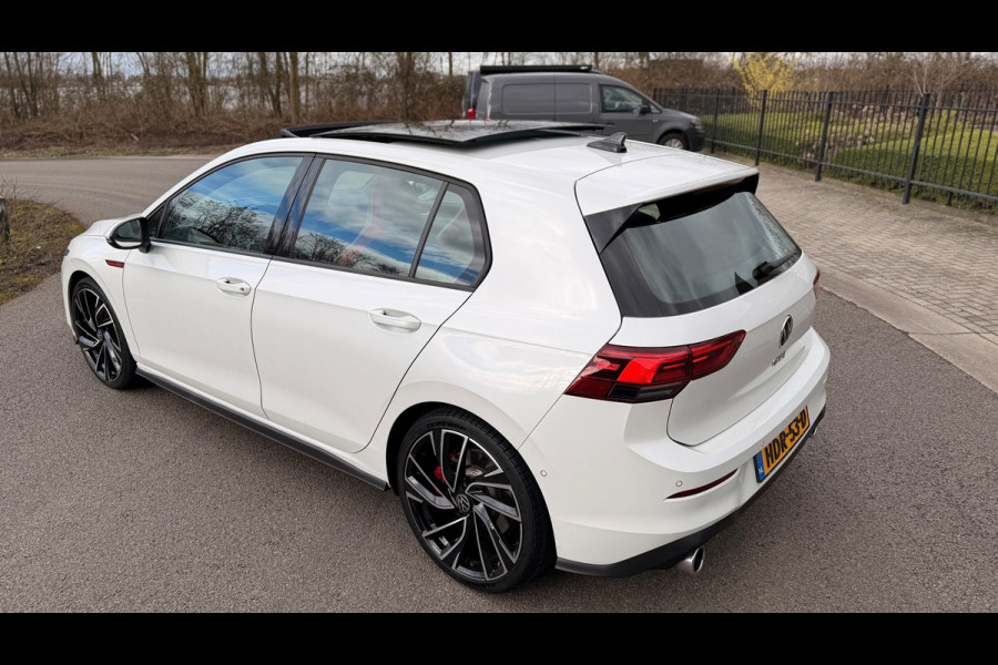 Volkswagen Golf 2.0 TSI GTI Panoramadak Leer Stoelverwarming/Verkoeling Camera Keyless entry
