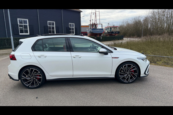 Volkswagen Golf 2.0 TSI GTI Panoramadak Leer Stoelverwarming/Verkoeling Camera Keyless entry