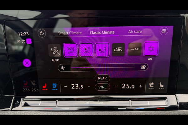 Volkswagen Golf 2.0 TSI GTI Panoramadak Leer Stoelverwarming/Verkoeling Camera Keyless entry