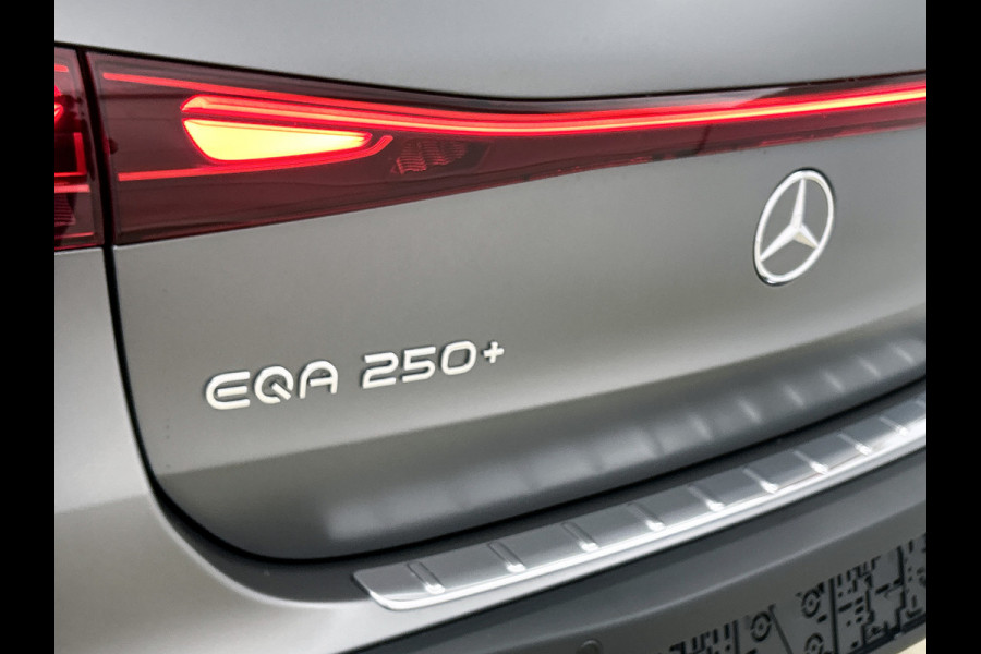 Mercedes-Benz EQA 250+ Business Solution AMG 71 kWh | Winterpakket | Nightpakket | GUARD 360° Plus | DISTRONIC | Smartphone integratie | Panoramaschuifdak | Stuurwielpaddles |