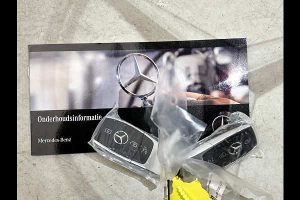 Mercedes-Benz EQA 250+ Business Solution AMG 71 kWh | Winterpakket | Nightpakket | GUARD 360° Plus | DISTRONIC | Smartphone integratie | Panoramaschuifdak | Stuurwielpaddles |