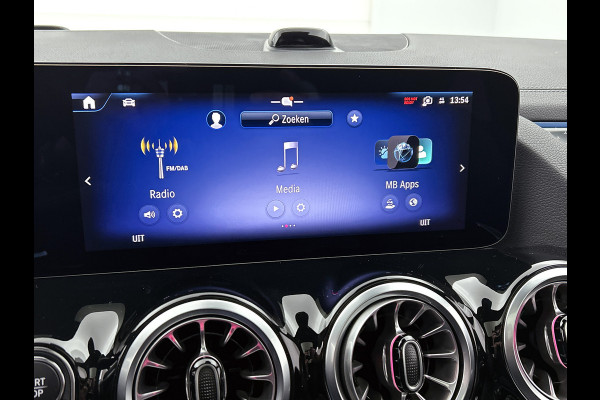 Mercedes-Benz EQA 250+ Business Solution AMG 71 kWh | Winterpakket | Nightpakket | GUARD 360° Plus | DISTRONIC | Smartphone integratie | Panoramaschuifdak | Stuurwielpaddles |