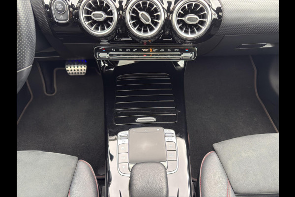 Mercedes-Benz A-Klasse 220 Premium Plus | AMG |Pano | Geheugen Sportstoelen | Sfeer | Night-Pakket |