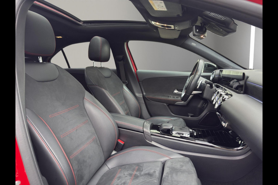 Mercedes-Benz A-Klasse 220 Premium Plus | AMG |Pano | Geheugen Sportstoelen | Sfeer | Night-Pakket |