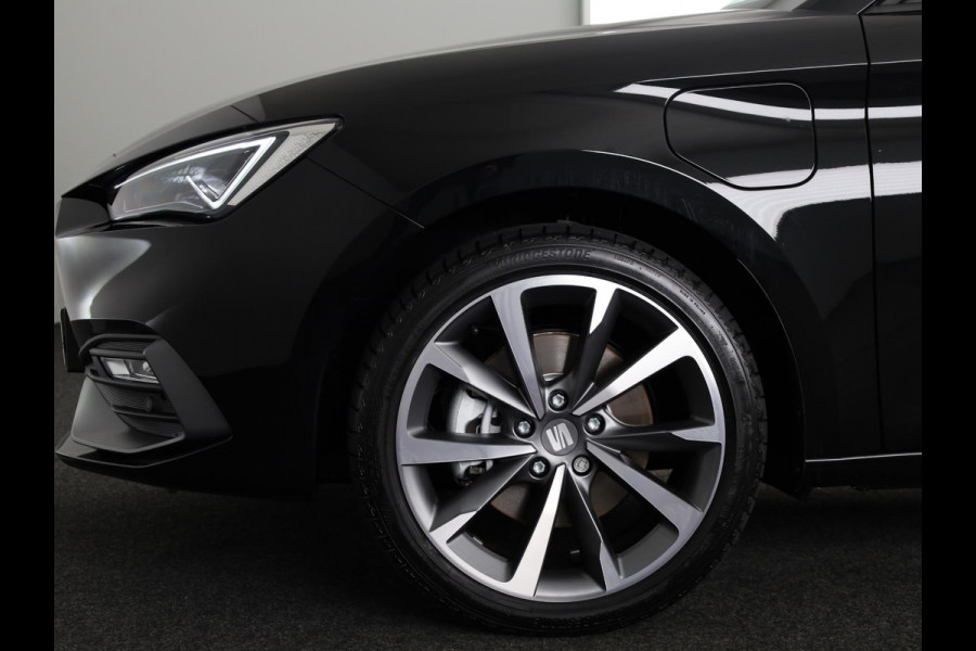 Seat Leon 1.5 TSI e-Hybrid FR Business | Technology Pack | Velgen 'Performance Supreme', 18 inch | Elektr. Trekhaak | Midnight Black Metallic