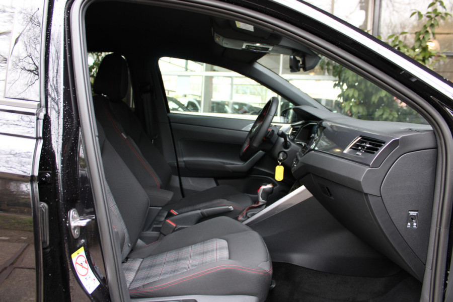 Volkswagen Polo 2.0 TSI GTI TSI 210PK DSG GTI-SPORT IQ-LIGHT/PDC/CARPLAY