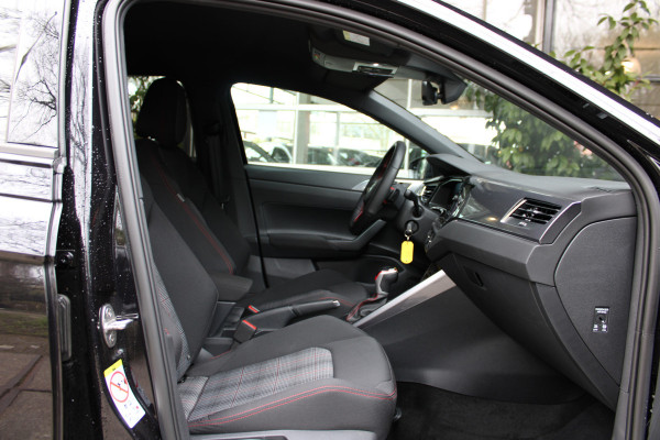 Volkswagen Polo 2.0 TSI GTI TSI 210PK DSG GTI-SPORT IQ-LIGHT/PDC/CARPLAY