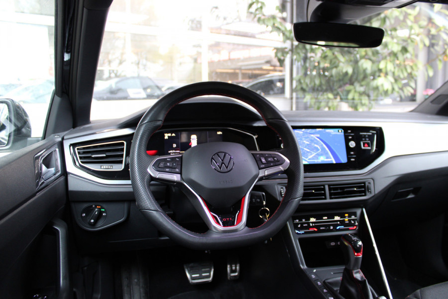 Volkswagen Polo 2.0 TSI GTI TSI 210PK DSG GTI-SPORT IQ-LIGHT/PDC/CARPLAY