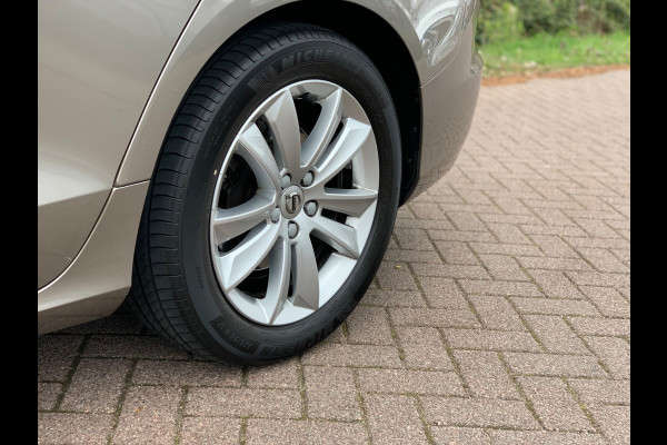 Volvo V60 2.0 D4 Inscription 190PK LEDER FULL 2021 DEALER OH / NETTO EXPORT € 14.950