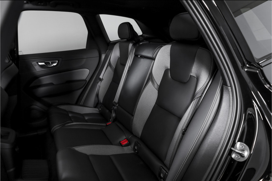 Volvo XC60 2.0 T6 Plug-in hybrid AWD Plus Black Edition | Harman/Kardon | S/K-Panodak | Dig. Cockpit | Adapt. Cruise | Elek. Klep | Stoel-+Stuurverw. | 360 Camera | NAV+App. Connect | ECC | LM 21" | 1711
