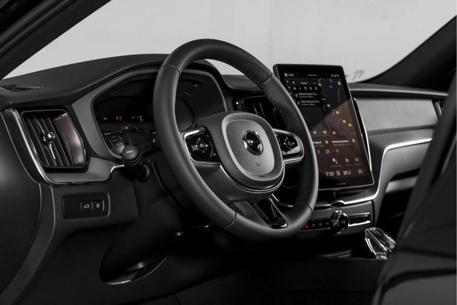Volvo XC60 2.0 T6 Plug-in hybrid AWD Plus Black Edition | Harman/Kardon | S/K-Panodak | Dig. Cockpit | Adapt. Cruise | Elek. Klep | Stoel-+Stuurverw. | 360 Camera | NAV+App. Connect | ECC | LM 21" | 1711