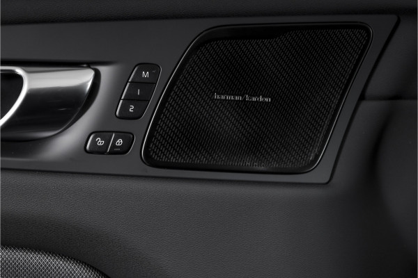 Volvo XC60 2.0 T6 Plug-in hybrid AWD Plus Black Edition | Harman/Kardon | S/K-Panodak | Dig. Cockpit | Adapt. Cruise | Elek. Klep | Stoel-+Stuurverw. | 360 Camera | NAV+App. Connect | ECC | LM 21" | 1711